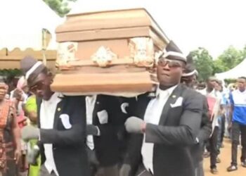 Dança com um Caixão